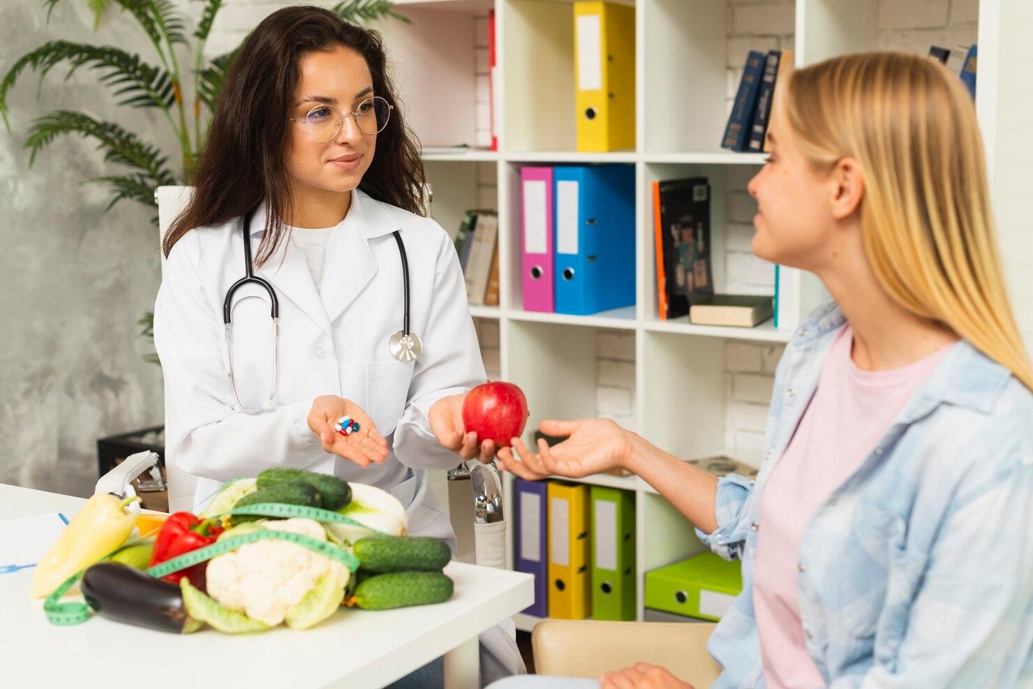 tiro medio medico paciente frutas 23 2148302116